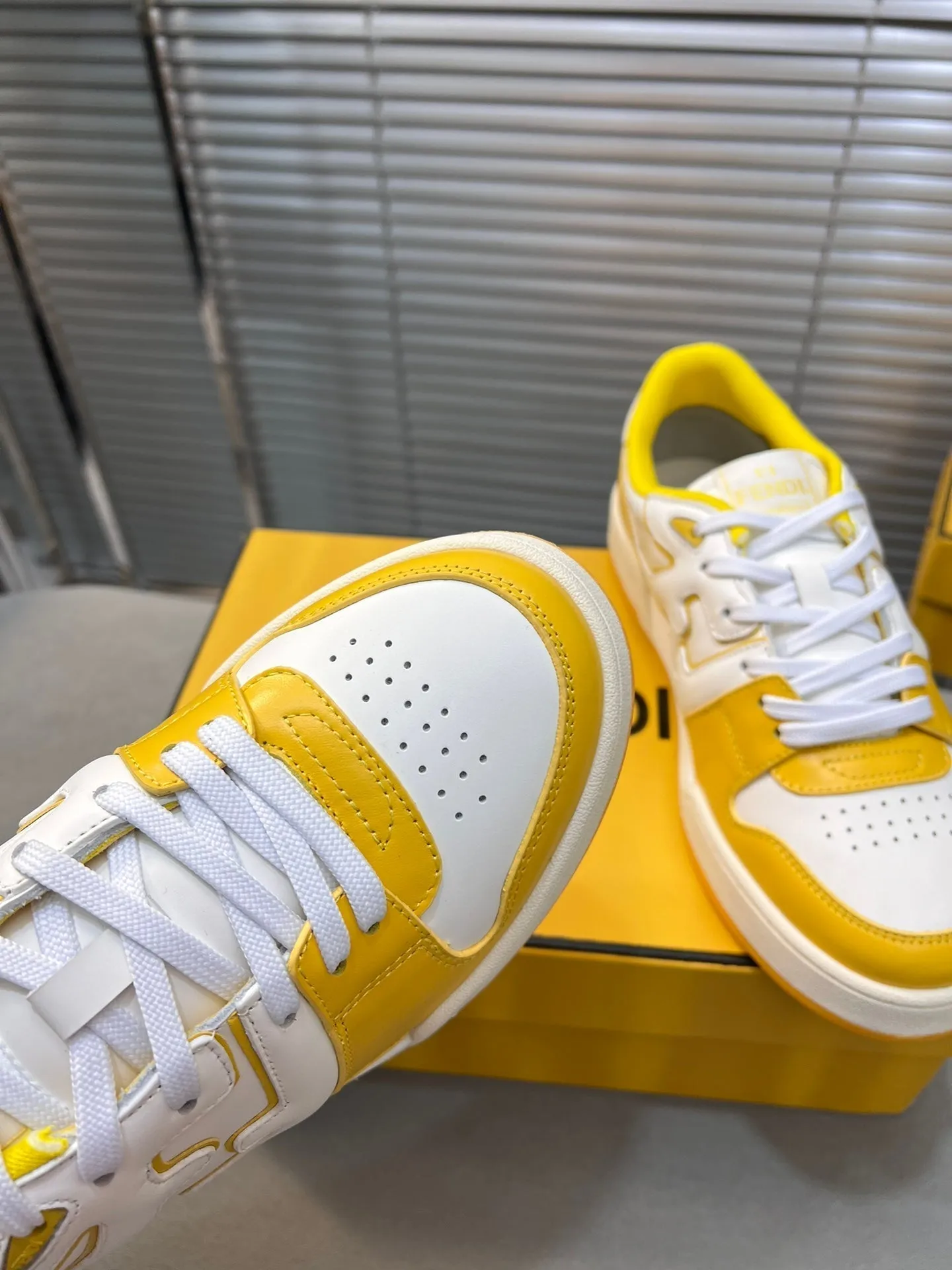 AND Economical IN CALFSKIN FENDI FENDI MESH BRIGHT Great savings LOW TOPS MATCH MIX YELLOW WHITE