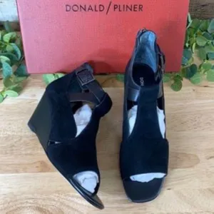 Donald J Pliner Women s SILA-KS Pump Black 8 M