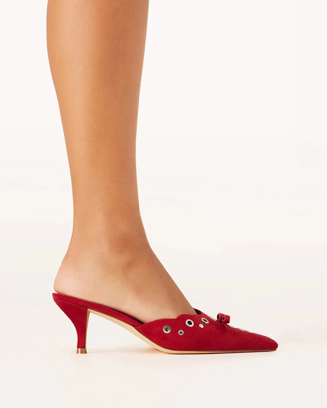 Elio Pump in Strawberry Suede