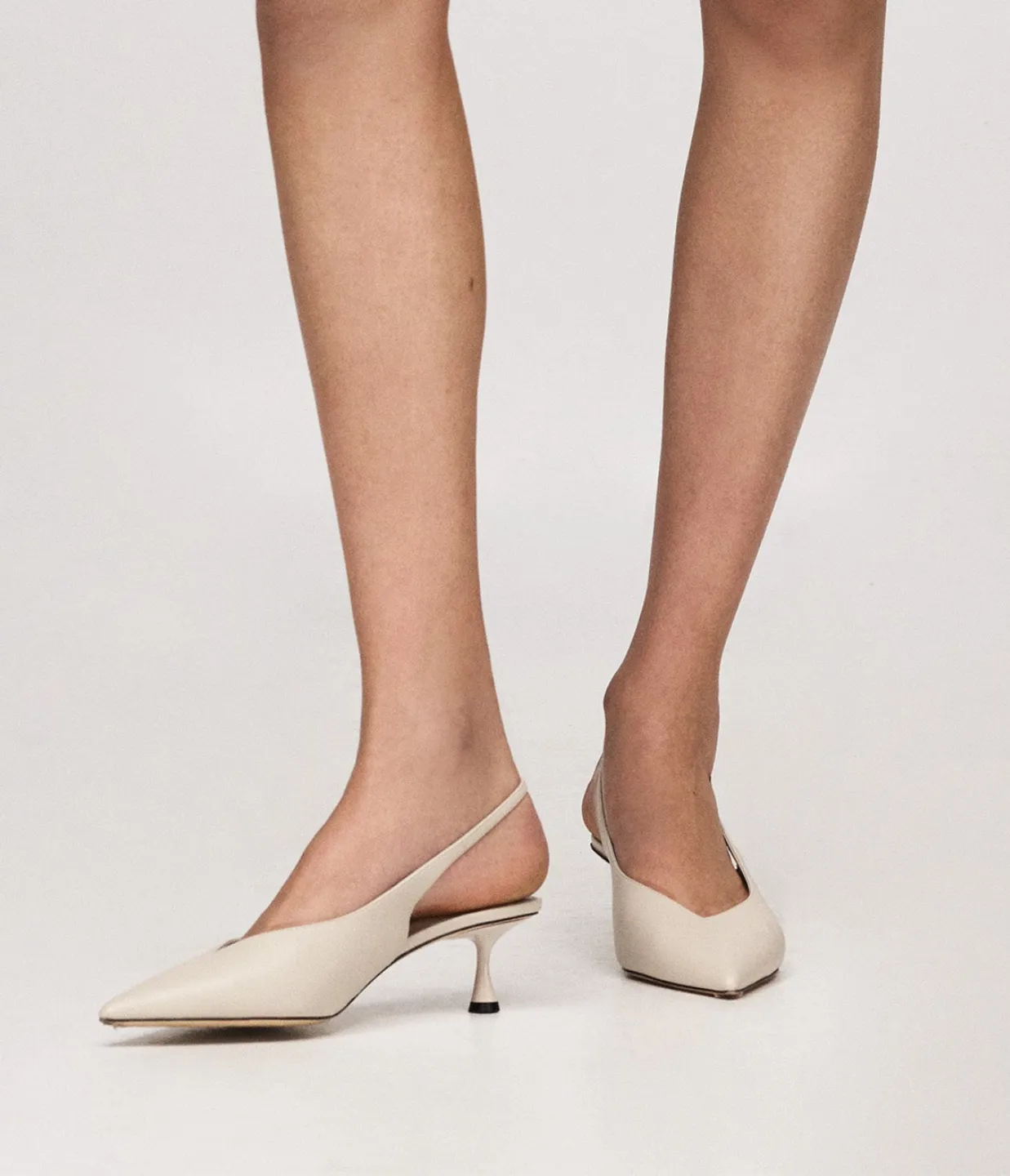 Razor Pointed Heel in Stone