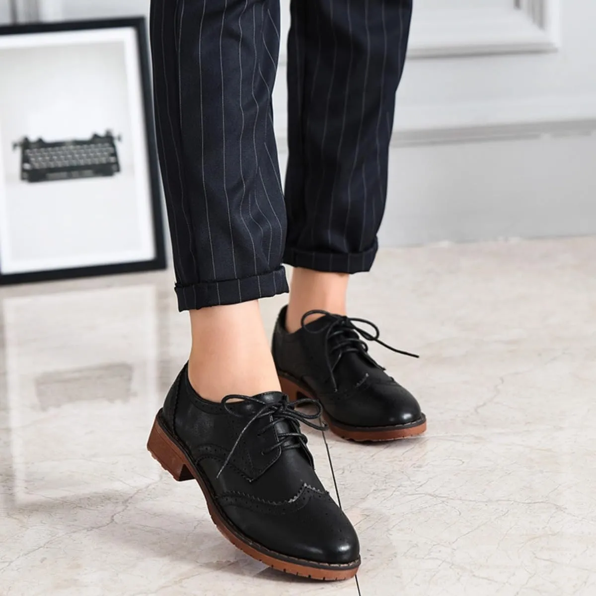 Women's Stylish Lace-Up Wingtip Oxfords - Brogue Derby Walking Shoes for Ladies