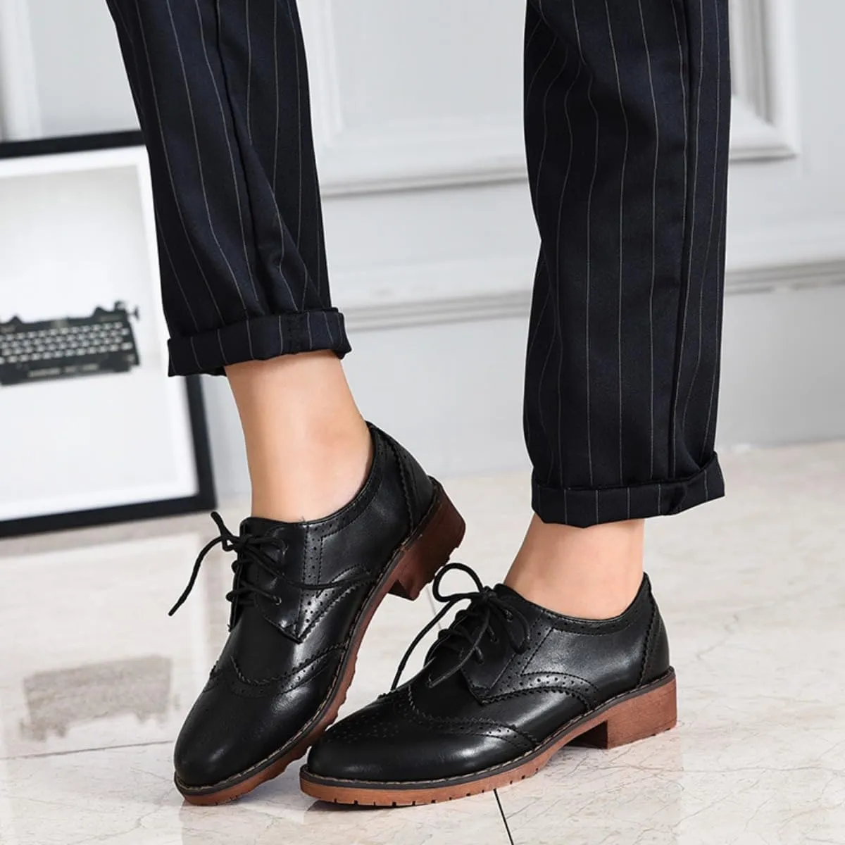 Women's Stylish Lace-Up Wingtip Oxfords - Brogue Derby Walking Shoes for Ladies